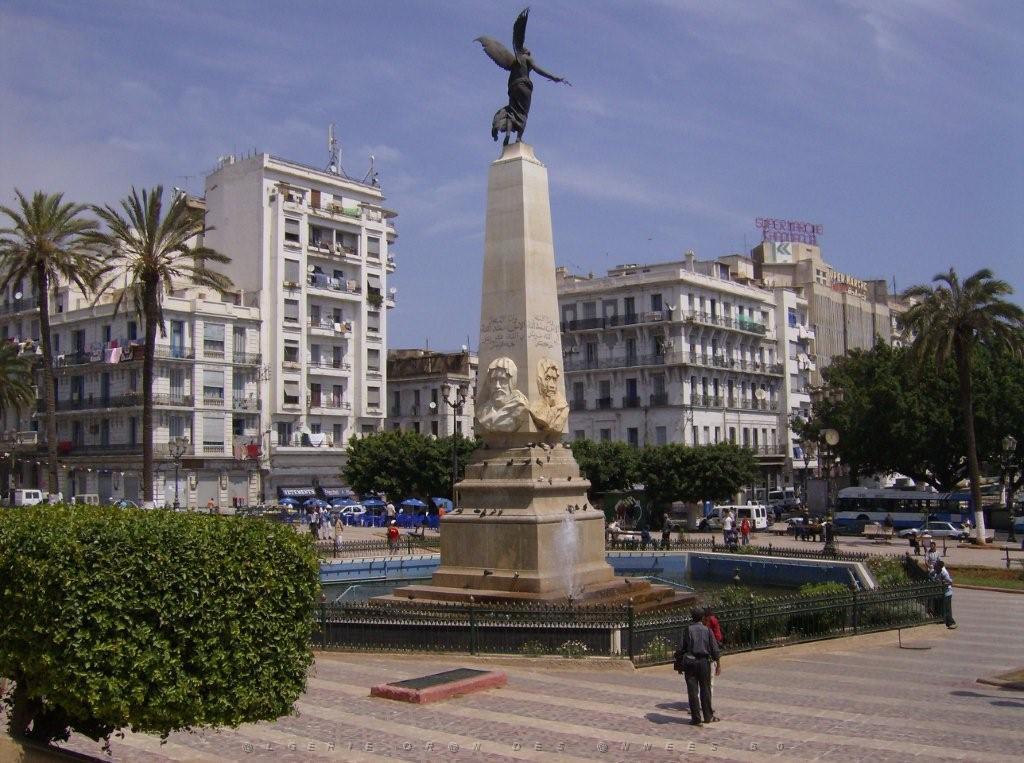 ORAN JUIN 2007 LA PLACE D ARMES.jpg